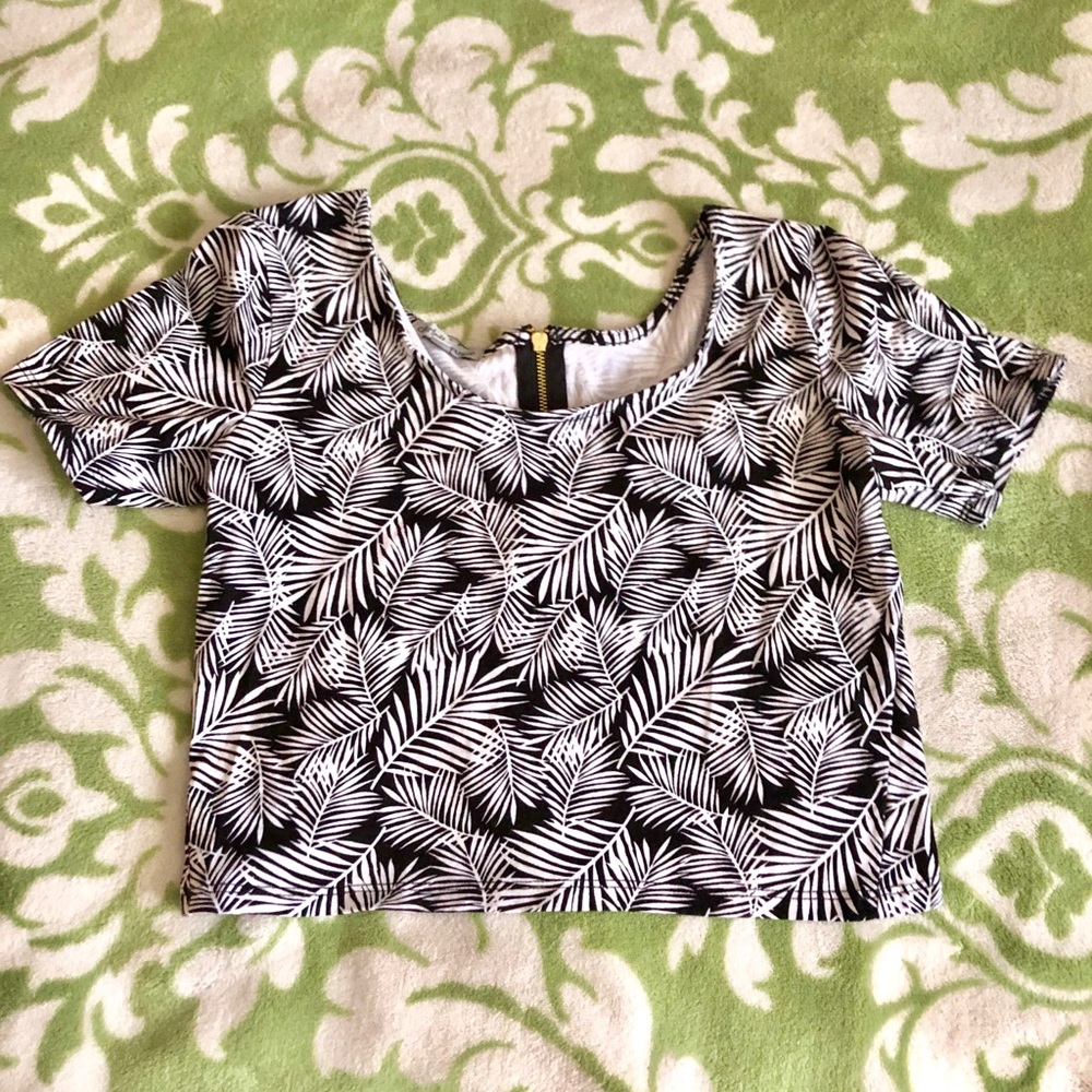 Black and White Printed Crop Top